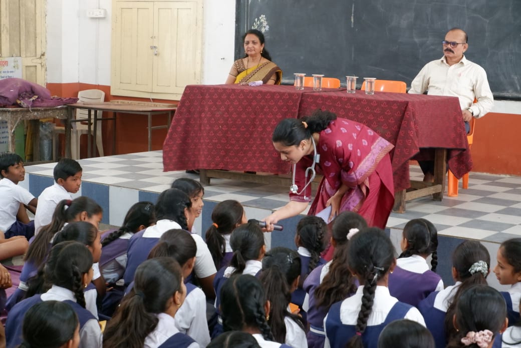 Zuha Jabeen educating children at school